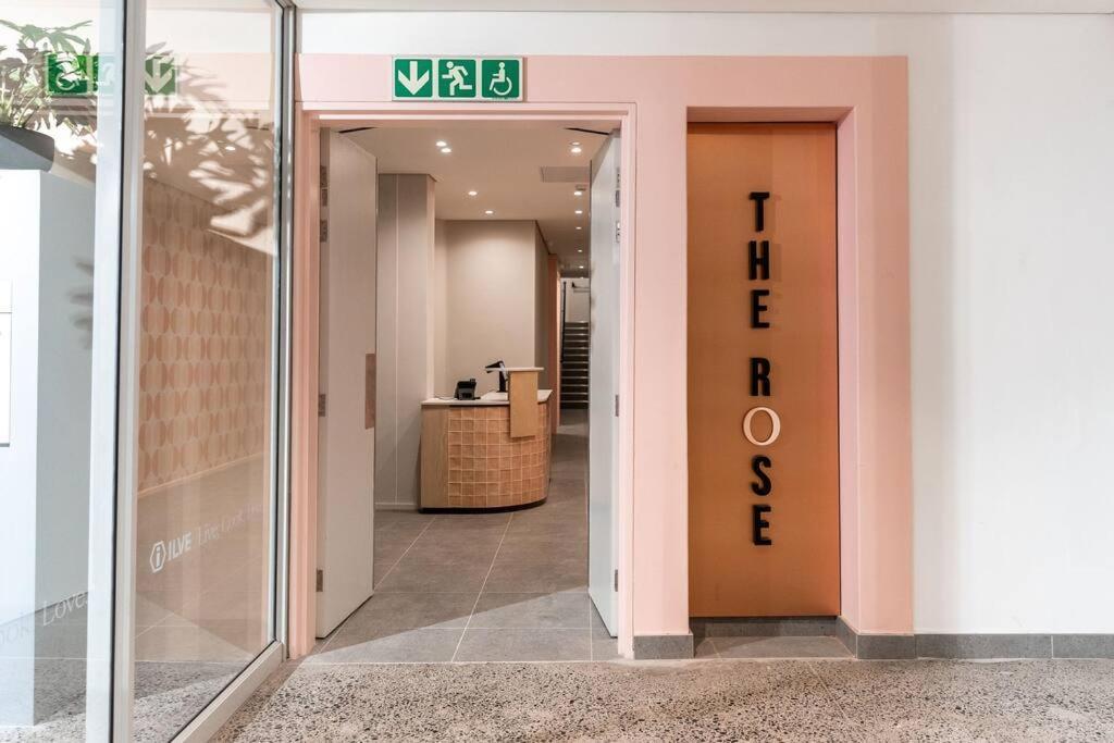 The Rose 604: Central Studio With Rooftop Pool Κέιπ Τάουν Εξωτερικό φωτογραφία